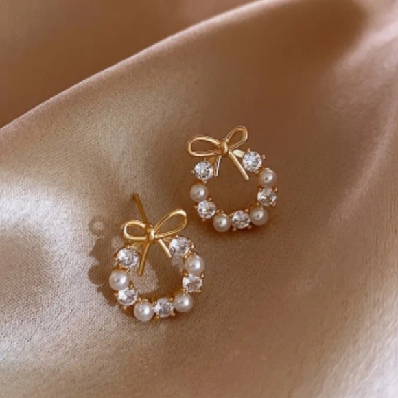 Elegant Gold Bow Pearl Earrings - Picture 8 of 8